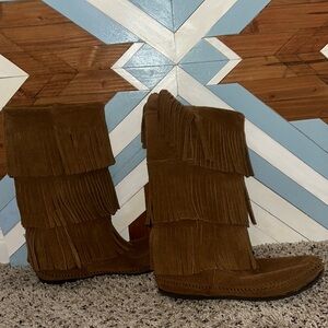 Minnetonka Brown Moccasins Classic Suede Design